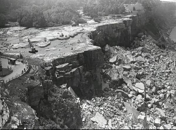 В 1969 году Ниагарский водопад был приостановлен на несколько месяцев, и открылось то, что было скрыто под водой тысячи лет