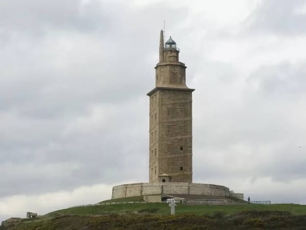 Древнейший сохранившийся маяк в мире - А Корунья в Испании, построен римлянами еще в I в. н.э