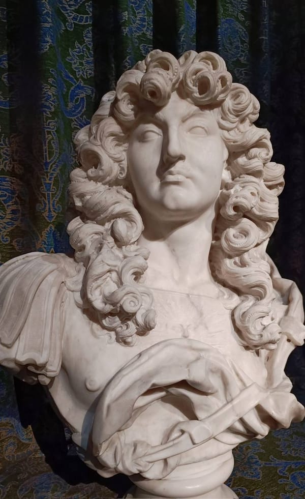 Людовик XIV работы Жан-Жака Клериона (1672), Бернини (1665) и Жана Варена (1665)