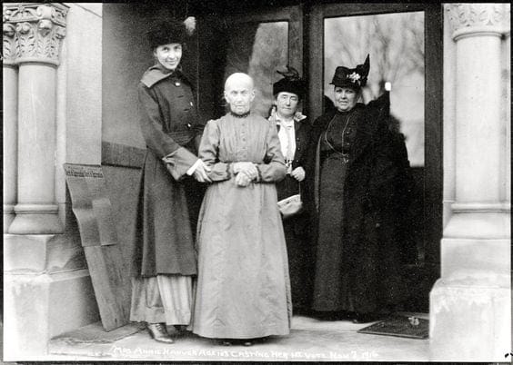 102-летняя дама на выборах в Новой Зеландии в 1916 году