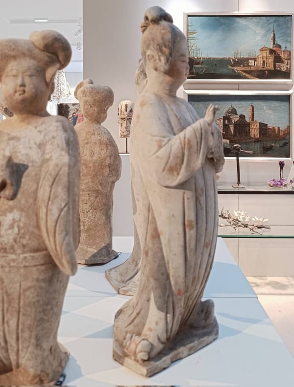 Аукцион Sotheby's выставил ​​на продажу коллекции иранской принцессы Нилуфар Пехлеви, племянницы шаха Мохаммеда Резы Пехлеви