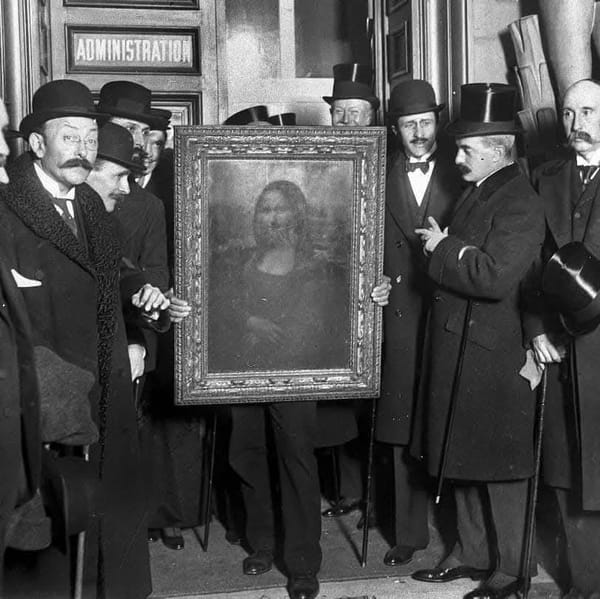 «Мона Лиза» возвращается в Лувр через два года после кражи, 1914 год