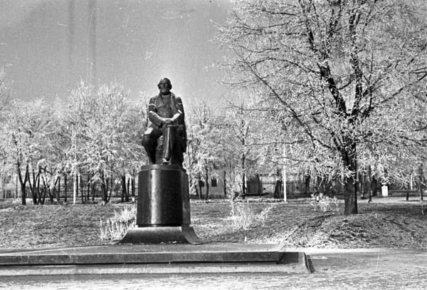 Памятник Тургеневу в Орле