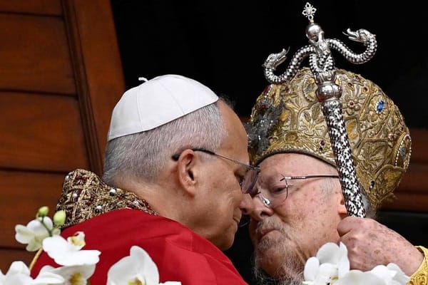 Глядя на недавнюю встречу Папы Льва и Патриарха Варфоломея, могу сказать, что конечно поддержал бы объединение всех христианских конфессий, при котором Рим вернулся бы к своим дораскольническим учениям и роли, вновь обратился к вере…