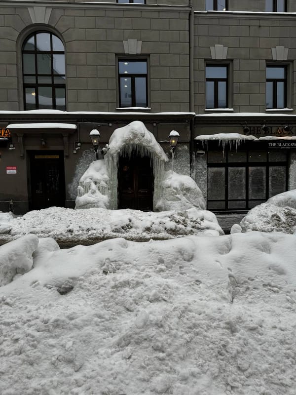 Подъезд Снежной королевы, по всей видимости