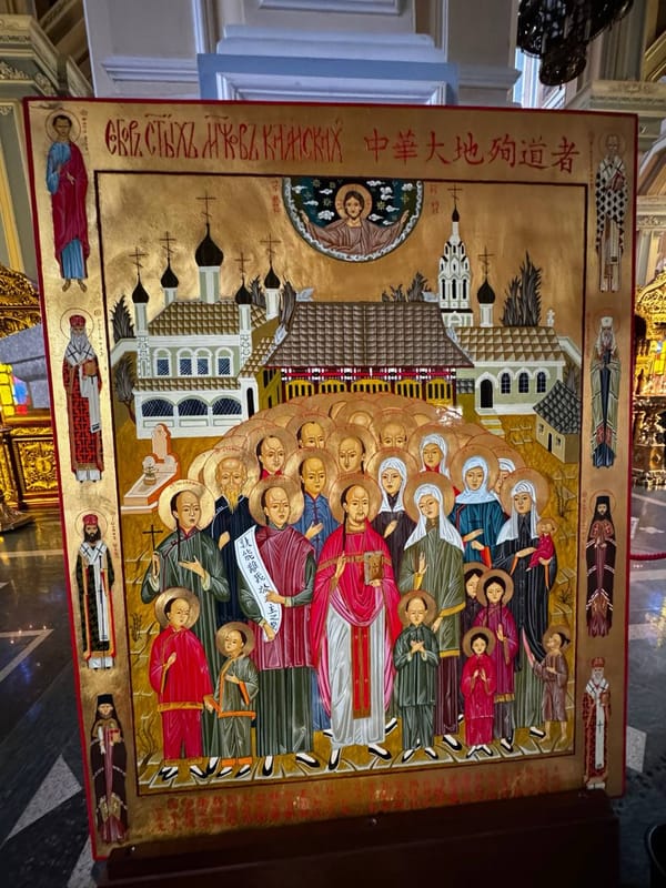 Икона "Собор святых мучеников китайских" прославляет православных, принявших мученическую смерть во время мятежа ихэтуаней в 1900 году в Пекине