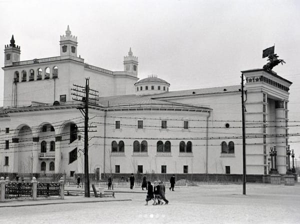 К 1984 году в СССР работало 84 музыкальных театра, в том числе 50 театров оперы и балета и 34 театра музыкальной комедии и оперетты