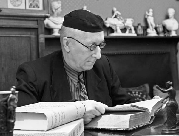 3 июня 1929 года философ Алексей Лосев и его жена Валентина тайно приняли монашеский постриг от афонского старца архимандрита Давида, с именами Андроник и Афанасия