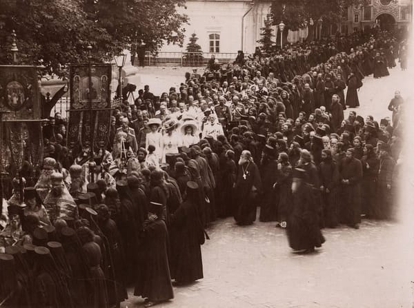Российская императорская семья во время визита в Киево-Печерскую лавру в 1911 году