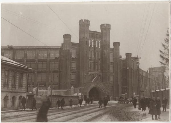 На осторожно пробрасываемый вопрос "а что такого важного в элетрозаводе?", чтобы не объясняться с ценными дураками, можно спросить, например: "так ли городу необходимы новые квадратные метры офисов и жилья, если и без них стремительно…