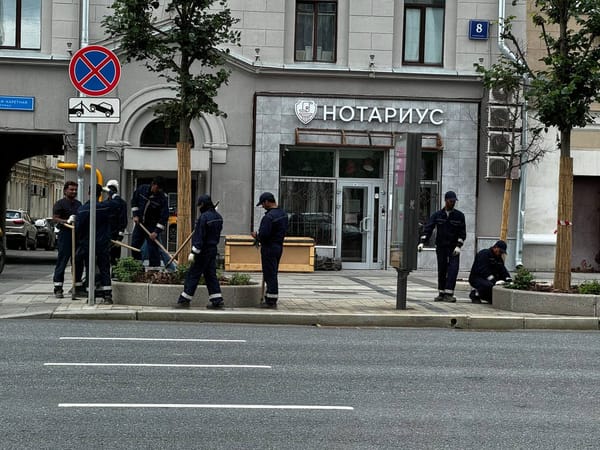 Пока никто не смотрел, тружеников столичных ГБУ из Средней Азии стали заменять специалистами с солнечного Индостана
