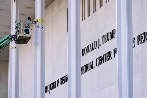 Минюст США сообщил, что если ремонт и финансирование Kennedy Center будут приостановлены, здание придётся снести
