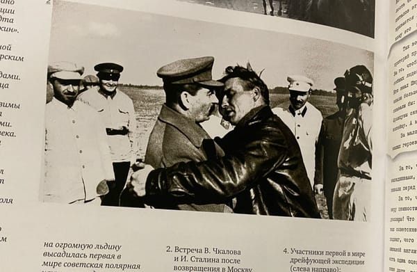 Представляете, целовать такую мерзость из-за конъюнктуры и приветственной традиции?