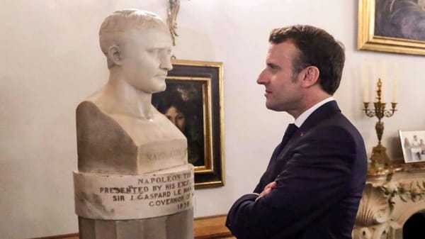 Макрон, конечно, легенадрный персонаж