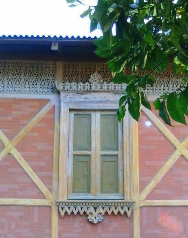 Русские наличники итальянского садового домика на вилле Гарибальди в Палермо, по проекту крупного архитектора XIX века Джовани Батиста Филиппо Базиле