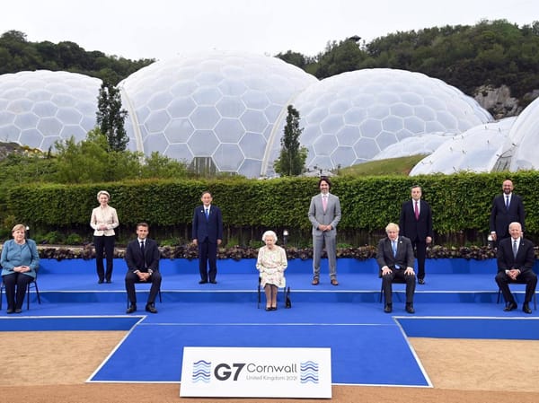 Елизавета II в 95 лет на встрече G7 с принцем Чарльзом и принцем Уильямом