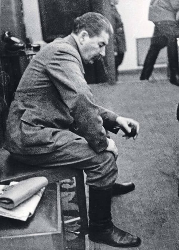 Снимок Сталина в Кремле в августе 1941 года, сохранённый вопреки указанию уничтожить