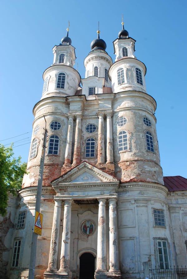 Пластиковые окна в храме Космы и Дамиана в Калуге, построенном в 1794 году