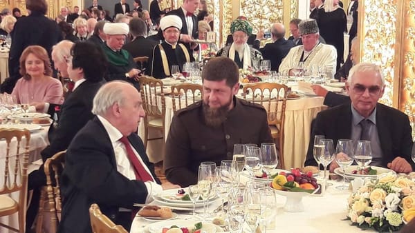 Академик РАН Александр Чубарьян, академик РАЕН Рамзан Кадыров и Карен Шахназаров, академик Национальной академии кинематографических искусств