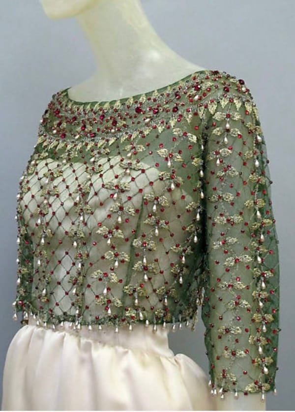 Смотрю на этот комплект Balenciaga 1965 года и пытаюсь понять, в какой момент человечество повернуло не туда?