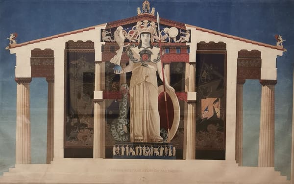 Акварельный рисунок с цветной реконструкцией фасада Парфенона, в центре статуя Афины со щитом, копьём и змеёй, внизу надпись Athenes restauration du Parthenon.
