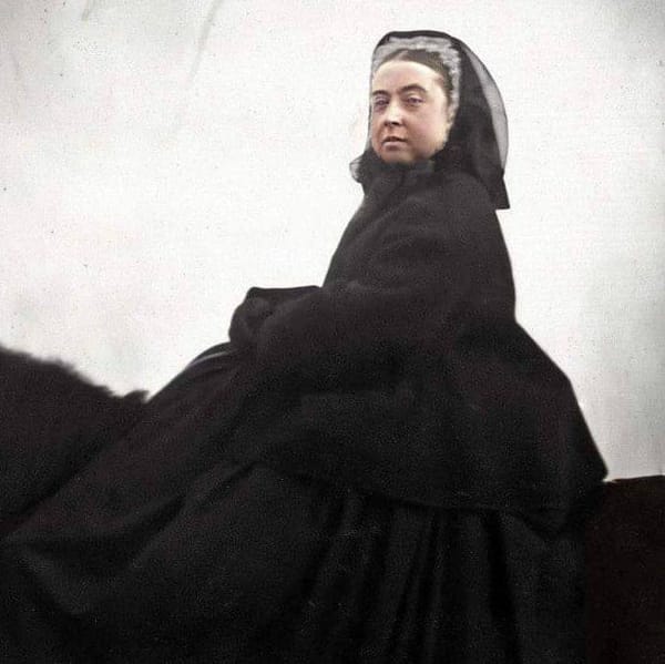 Королева Виктория на коне