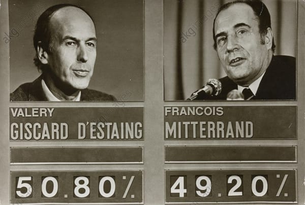 Во втором туре президентских выборов во Франции 1974 года Валери Жискар д'Эстена и Франсуа Миттерана разделили 424 599 голосов или чуть больше 1%
