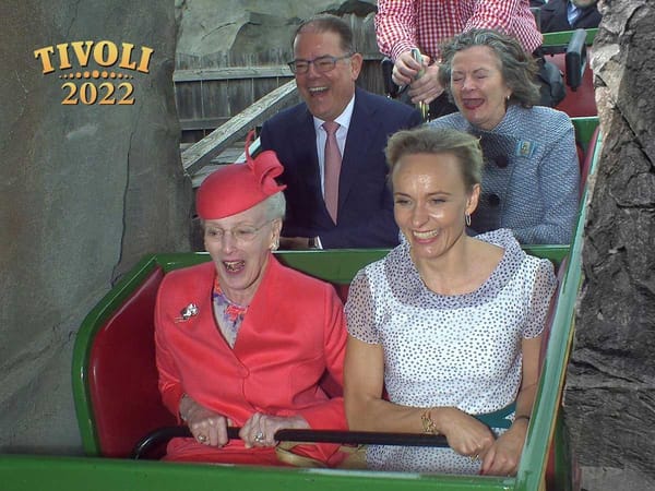 82-летняя королева Дании Маргрете II отпраздновала 50-летие своего правления, катаясь на американских горках копенгагенского парка развлечений Тиволи