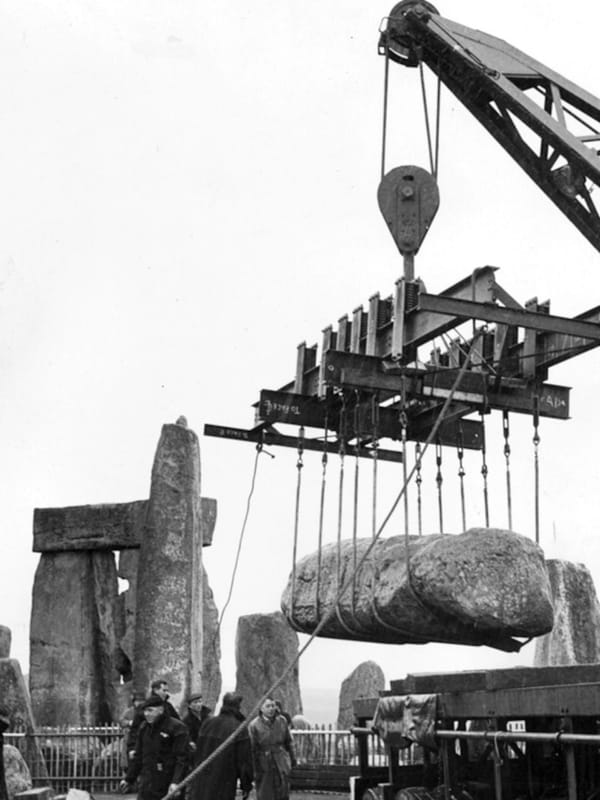 Цемент 1960-х разрушает камни Стоунхенджа, в 2021 году его заменили известковым раствором