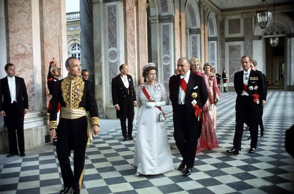Ужин в Версале в честь Карла III и электрификация Зеркальной галереи в 1961 году