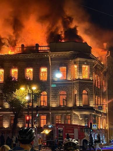 Вечером 1 октября в Петербурге сгорел особняк Миллера на Исаакиевской площади, 3