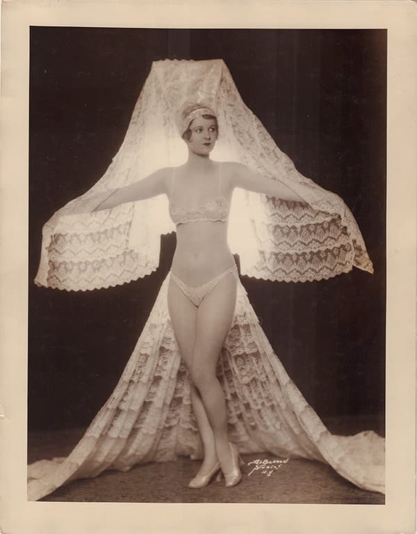 Артистка Мюзик-холла. - Нью-Йорк, 1930-е