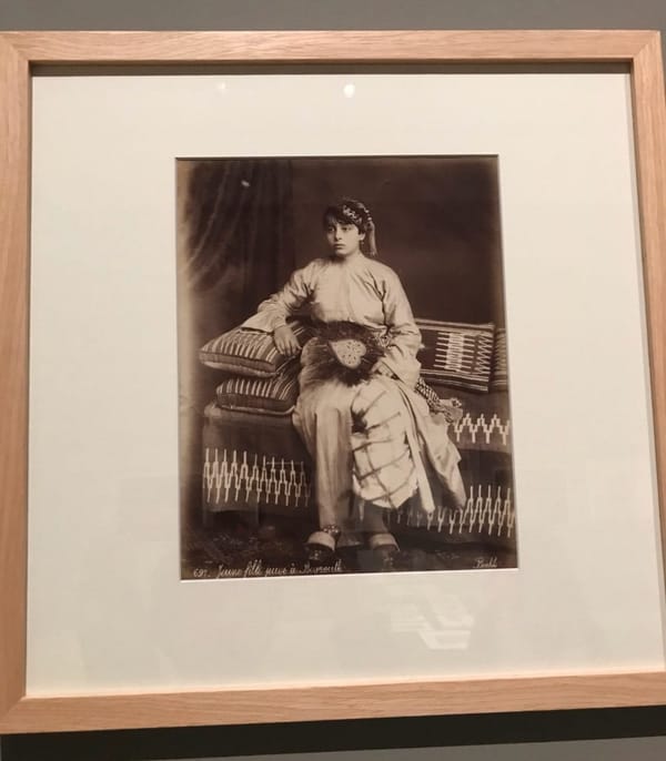 А вот несовершеннолетняя еврейская девушка в Бейруте в 1880