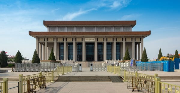 Мавзолеи коммунистических лидеров по опыту мумификации Ленина