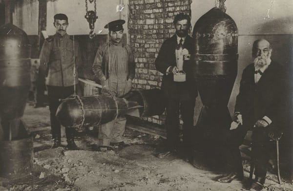 Фотография «Сборка авиационных бомб», 1915
