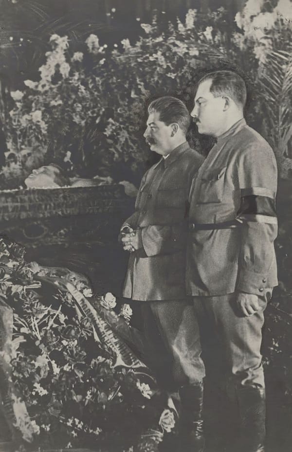 Фотография «Иосиф Сталин и Лазарь Каганович у гроба Сергея Кирова», 1934