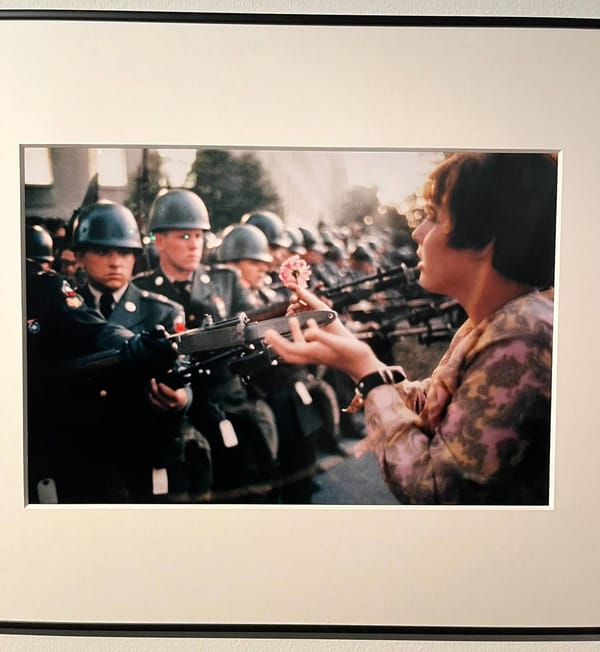 Выставка «Марк Рибу: фотографии Вьетнама 1966-1976 годов» в парижском Музее Гиме