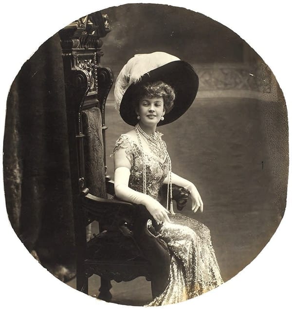 Анастасия Дмитриевна Вяльцева (1871-1913) — русская эстрадная певица (меццо-сопрано), исполнительница русских и «цыганских» романсов, артистка оперетты