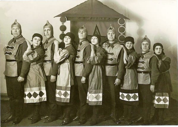 Сцена из представления театра «Синяя блуза», 1928 год