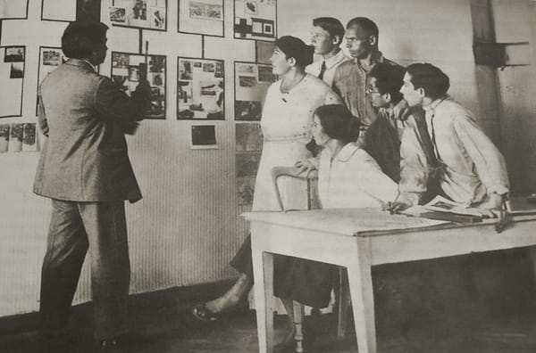 Казимир Малевич с группой сотрудников ГИНХУКа, 1920-е