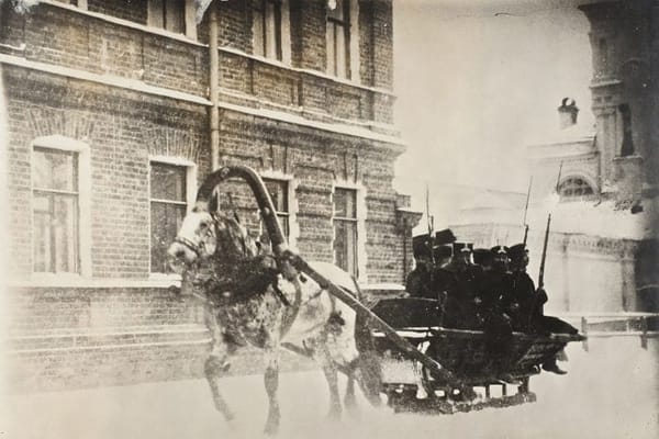 Фотография «Вооруженная полиция на улицах Москвы», 1905