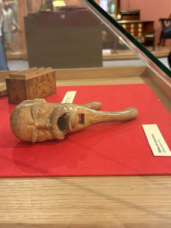 Китайские щипцы для колки орехов из Екатеринбургского археологического музея