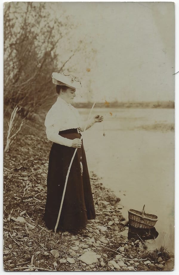 Девушка-рыболов, 1910-е гг