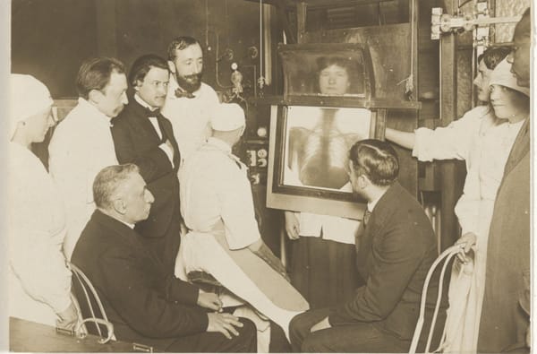Демонстрация прохождения рентгена, 1910