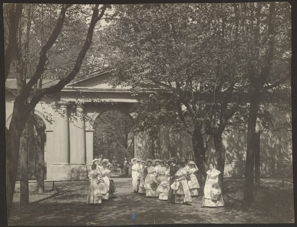 Парк при Смольном институте, фотограф Карл Булла, 1908