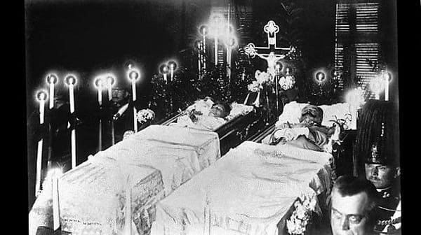 4 июля 1914 года похоронили Эрцгерцога Франца Фердинанда и его морганатическую супругу Софию, Герцогиню Гогенберг