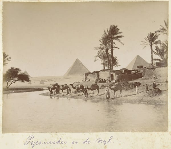 Отдыхающий караван на берегу Нила, 1890-1910