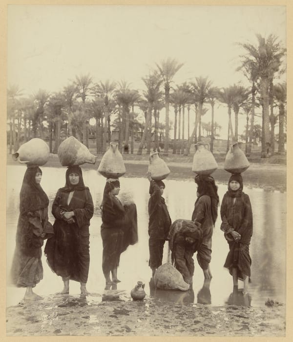 Группа женщин набирает воду из Нила, 1895-1915