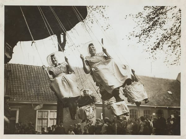 Женщины в традиционных костюмах Зеландии, 1932