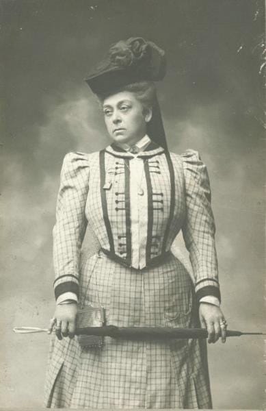Портрет женщины с зонтиком, 1910-1915